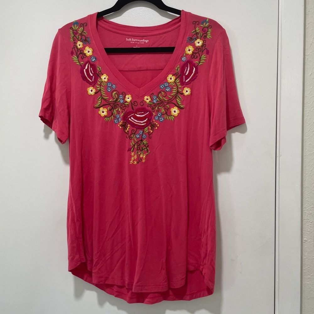 Soft Surroundings Pink Embroidered V-Neck T-Shirt Size Large (14-16)